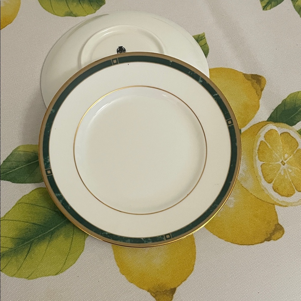 Brand new! Wedgwood Chorale 6 saucers and 6 Bread&Butter Plate